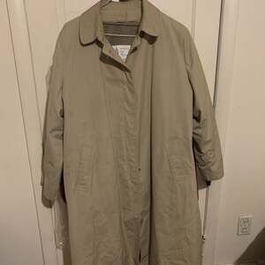 Vintage London Fog Mens Trench Coat Size 46 Reg. (Missing Removeable fur lining)